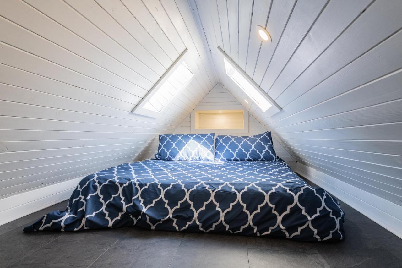 Nether Newton - Sleeps 12, Hottub, Sauna, Private Garden Newmilns Exterior photo