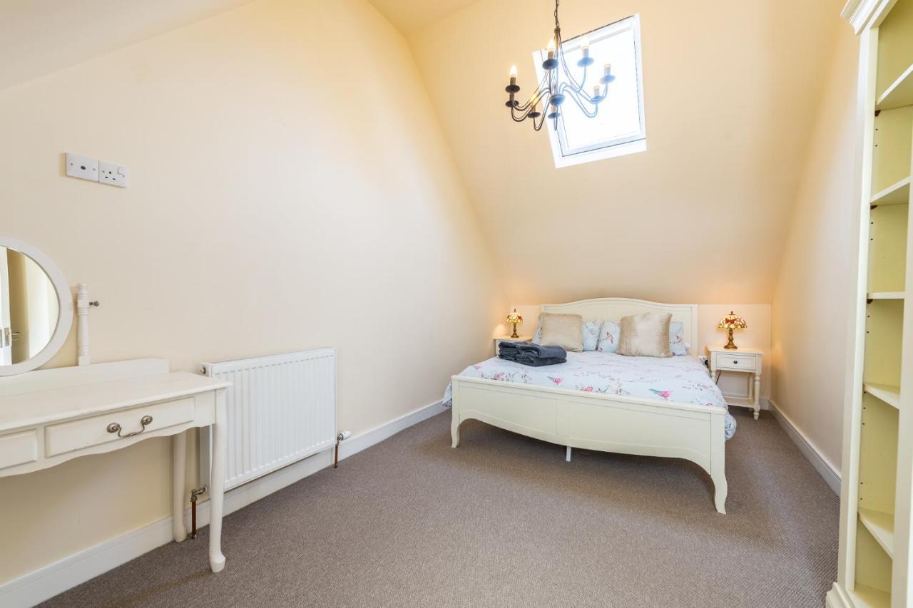 Nether Newton - Sleeps 12, Hottub, Sauna, Private Garden Newmilns Exterior photo